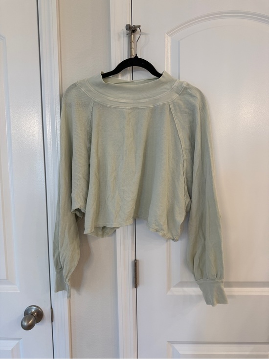 We The Free Tops - Free People We the Free - Women's Cropped Long-Sleeve Top - Sage Green